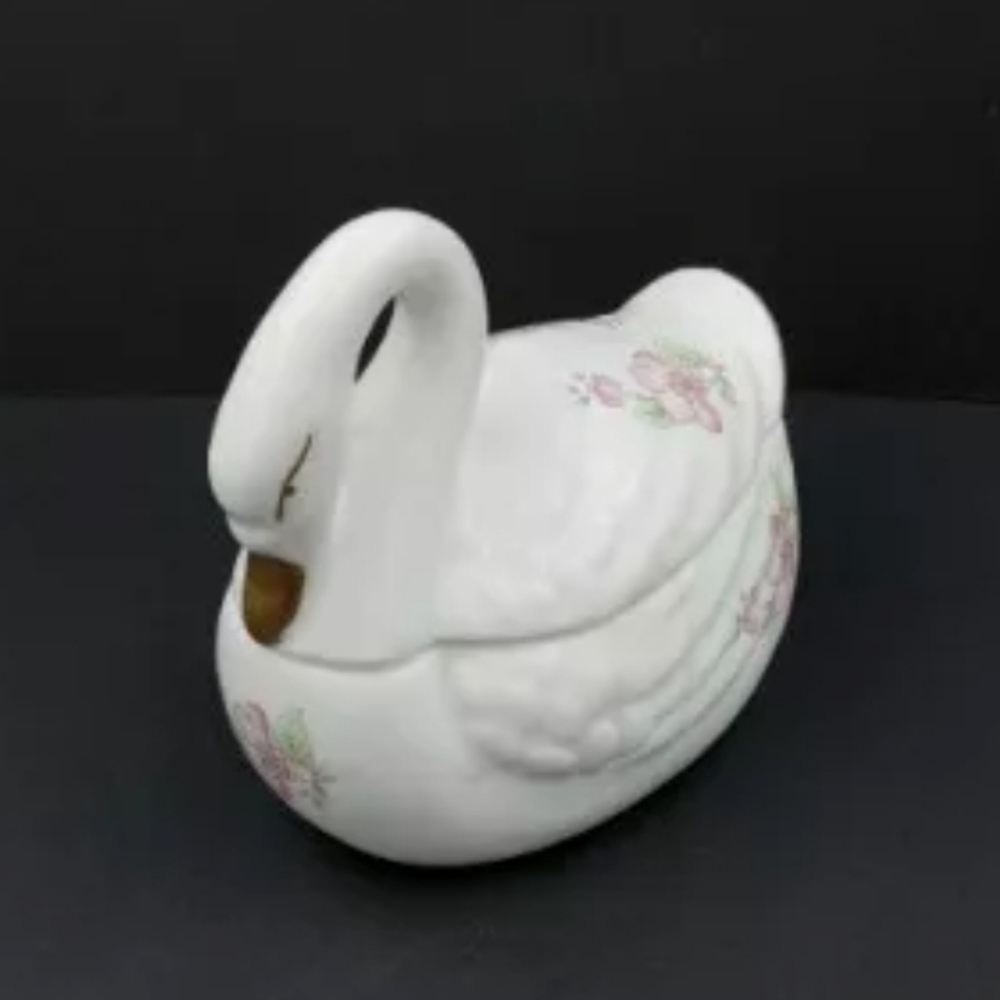 A swan trinket l box
